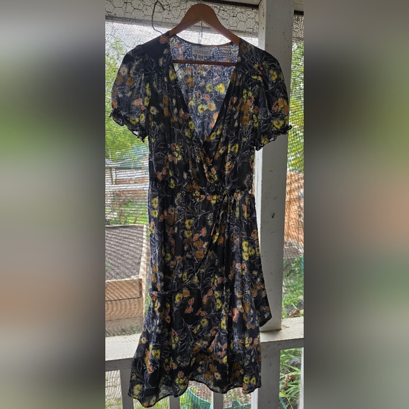 Velvet by graham and Spencer wrap dress. Boho floral, small - Picture 15 of 15
